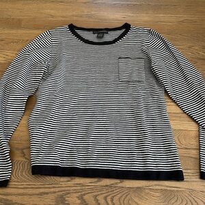 GRACE Elements Women’s Crewneck - Size Large